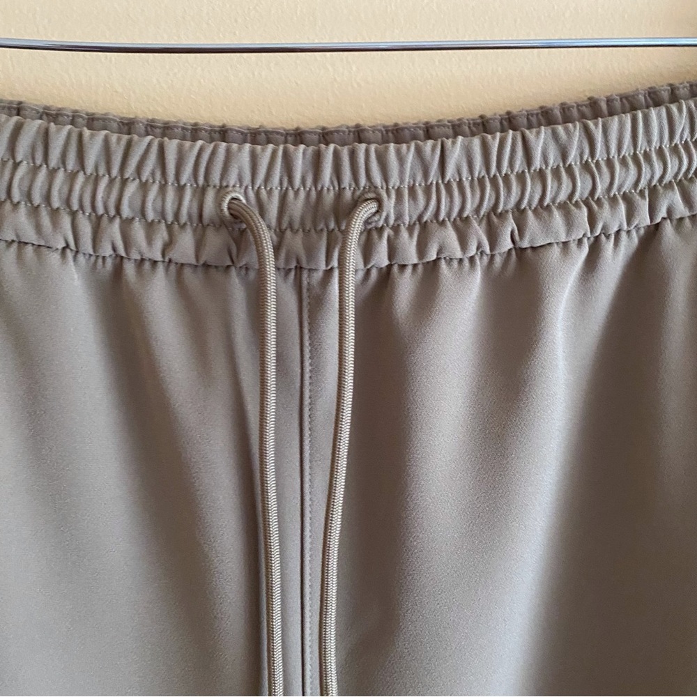 Athleta Promenade High Rise Cargo Pants XL Taupe Wide Leg Travel Lounge 2024 - Picture 5 of 16